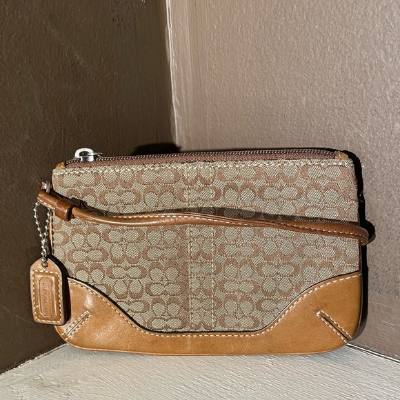Coach small wristlet - Picture 1 of 4